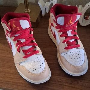 Air Jordan 1 Mid "Light Curry Cardinal Red" Big Kids Sz 4Y Beige Red  554725-201